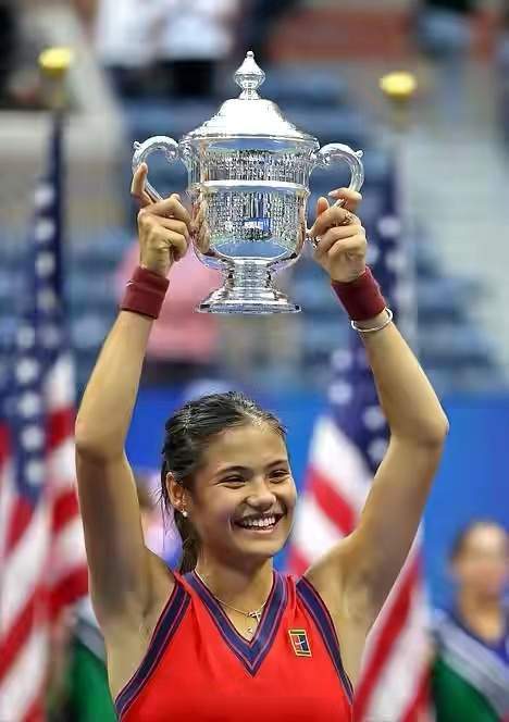 被他们牢牢 被他们牢牢