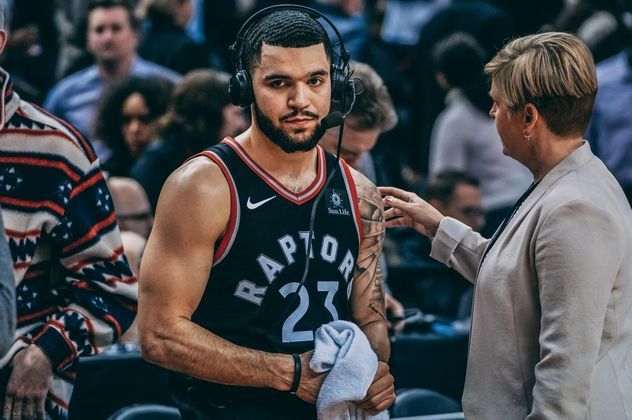 守下篮板后 守下篮板后